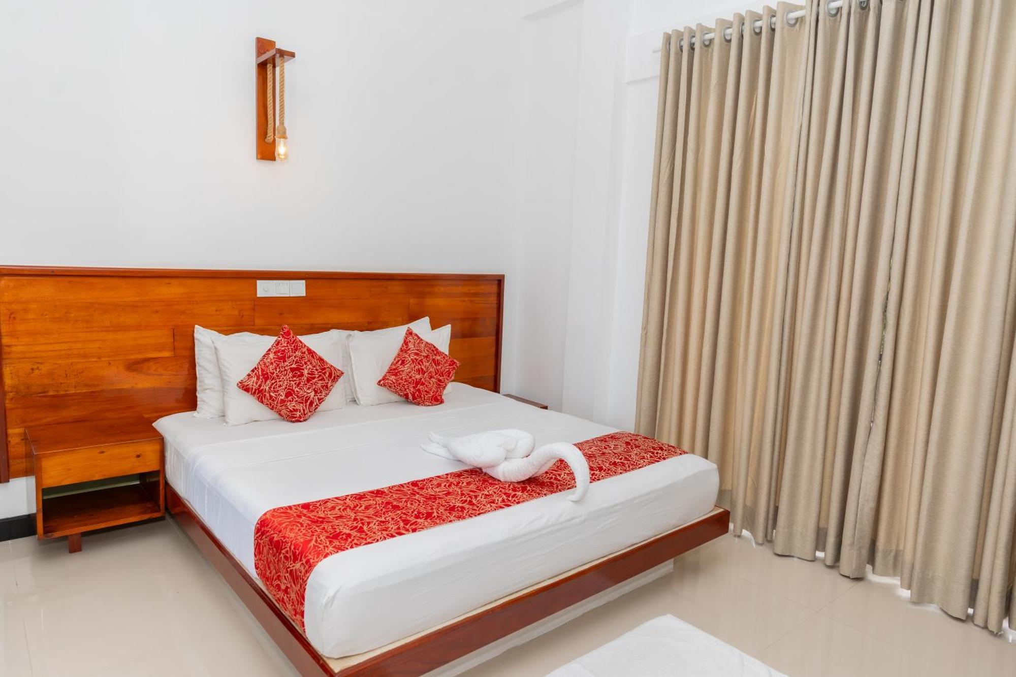 Sea Cloud Hotel Unawatuna Buitenkant foto