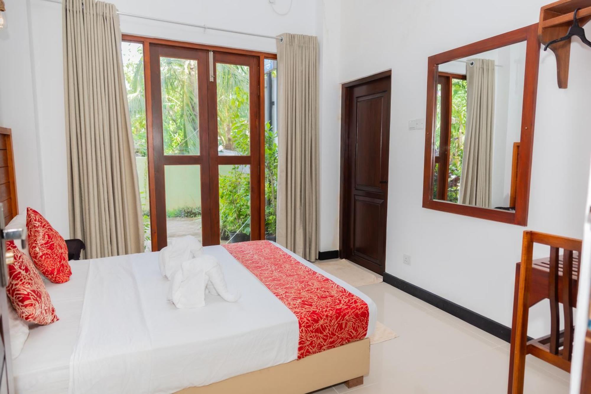 Sea Cloud Hotel Unawatuna Buitenkant foto