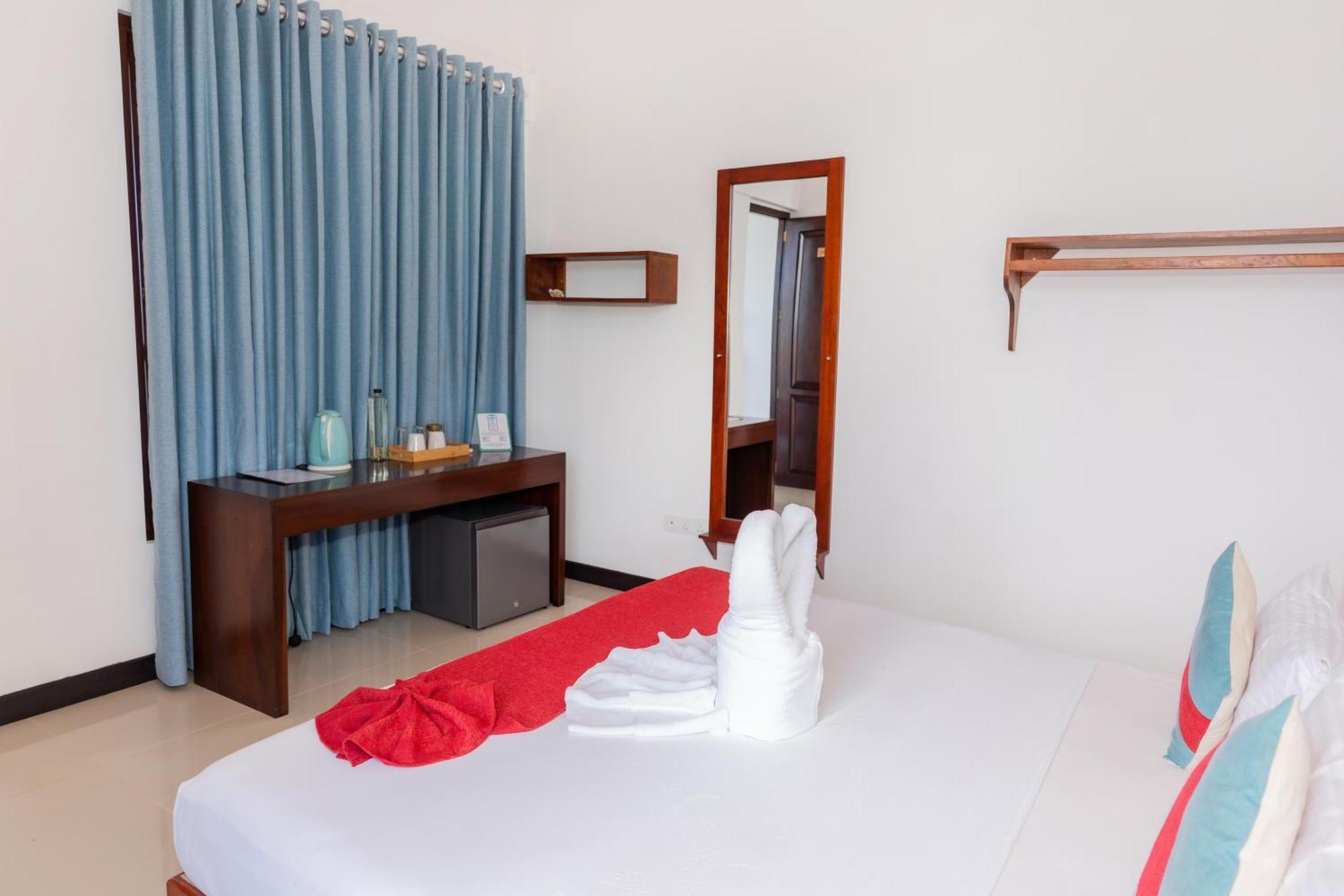 Sea Cloud Hotel Unawatuna Buitenkant foto