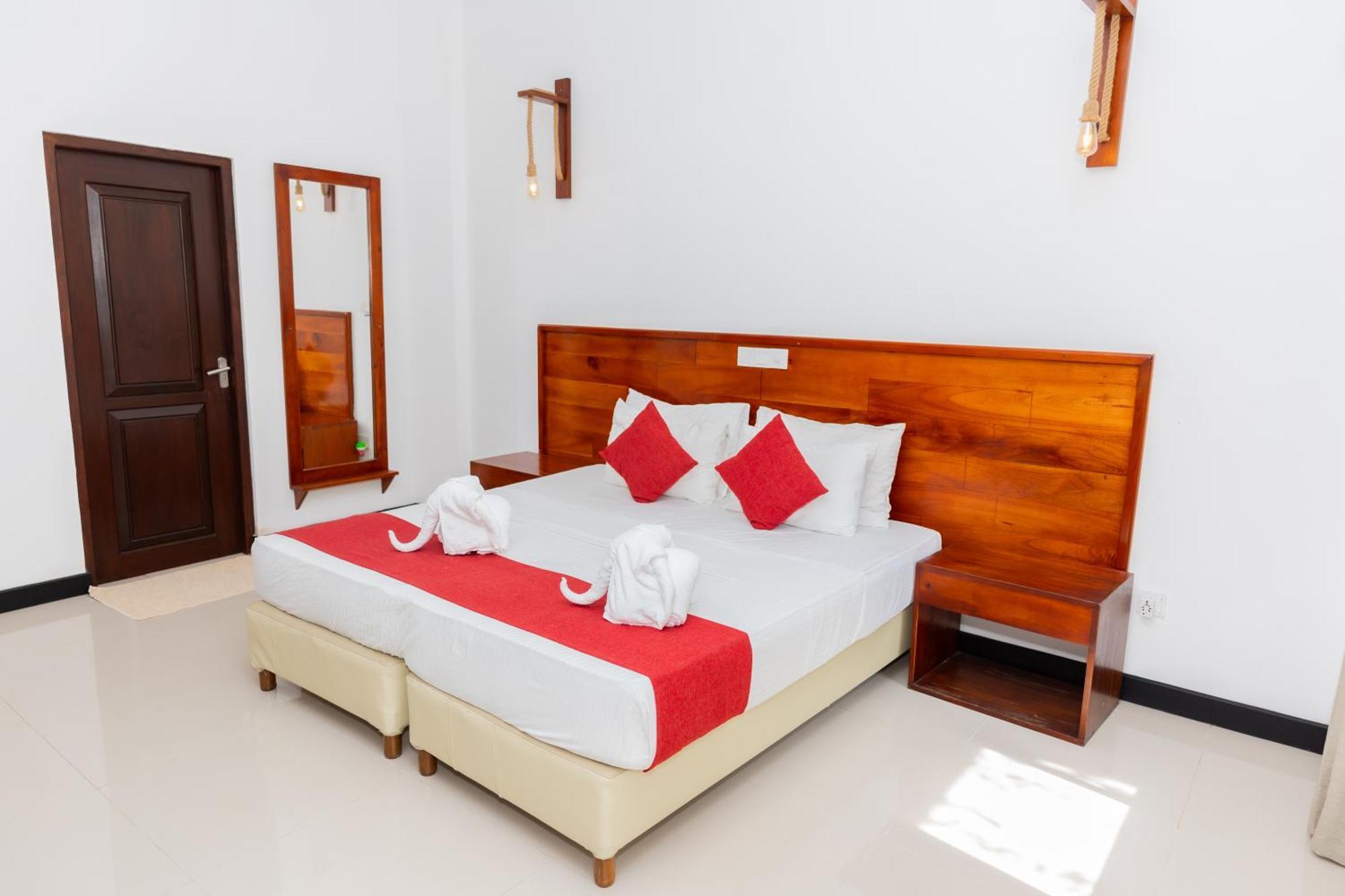 Sea Cloud Hotel Unawatuna Buitenkant foto