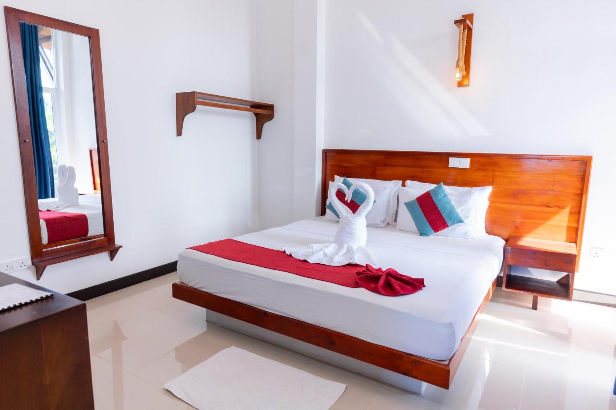 Sea Cloud Hotel Unawatuna Buitenkant foto