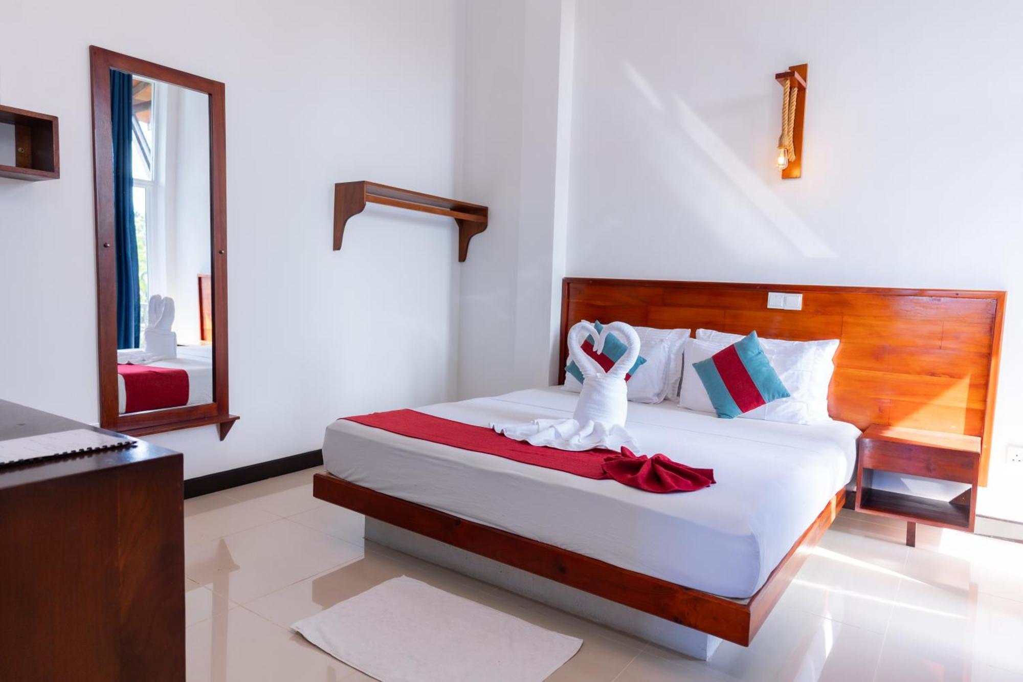 Sea Cloud Hotel Unawatuna Buitenkant foto