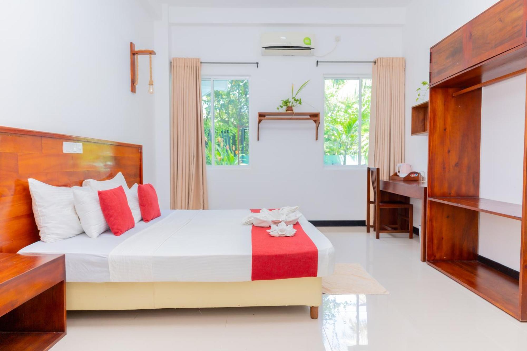 Sea Cloud Hotel Unawatuna Buitenkant foto